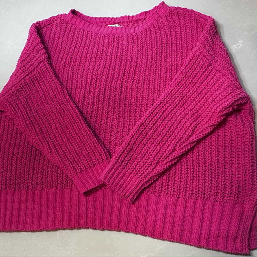 American Eagle Outfitters Fuchsia Crewneck Sweater